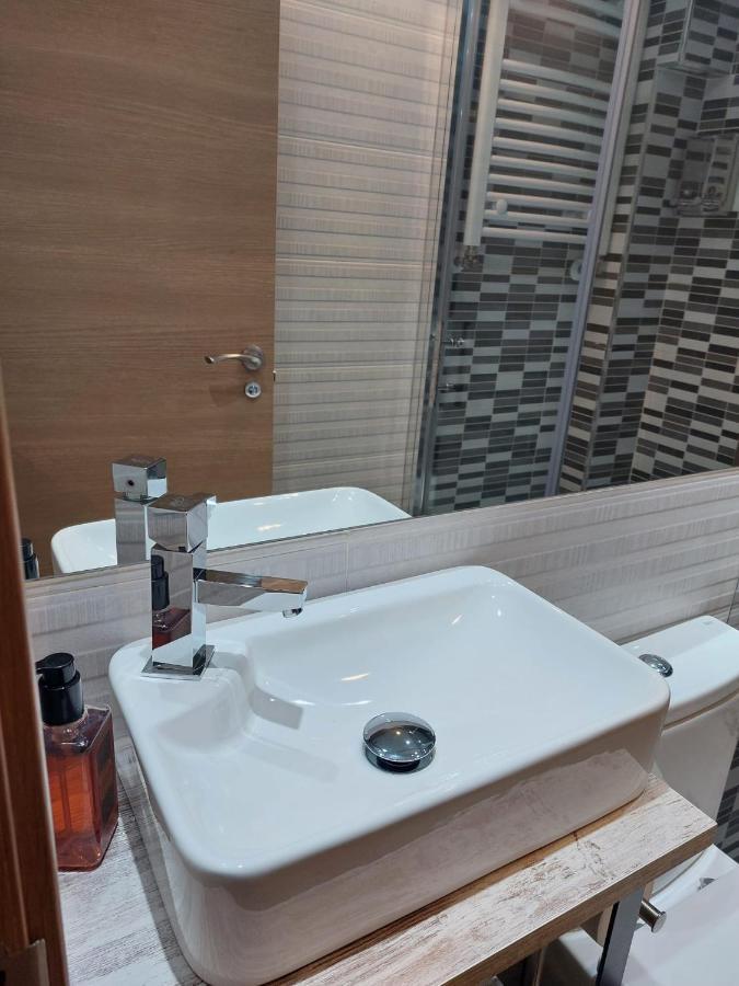 Apartamentos Deluxe Barajas Madrid Ngoại thất bức ảnh