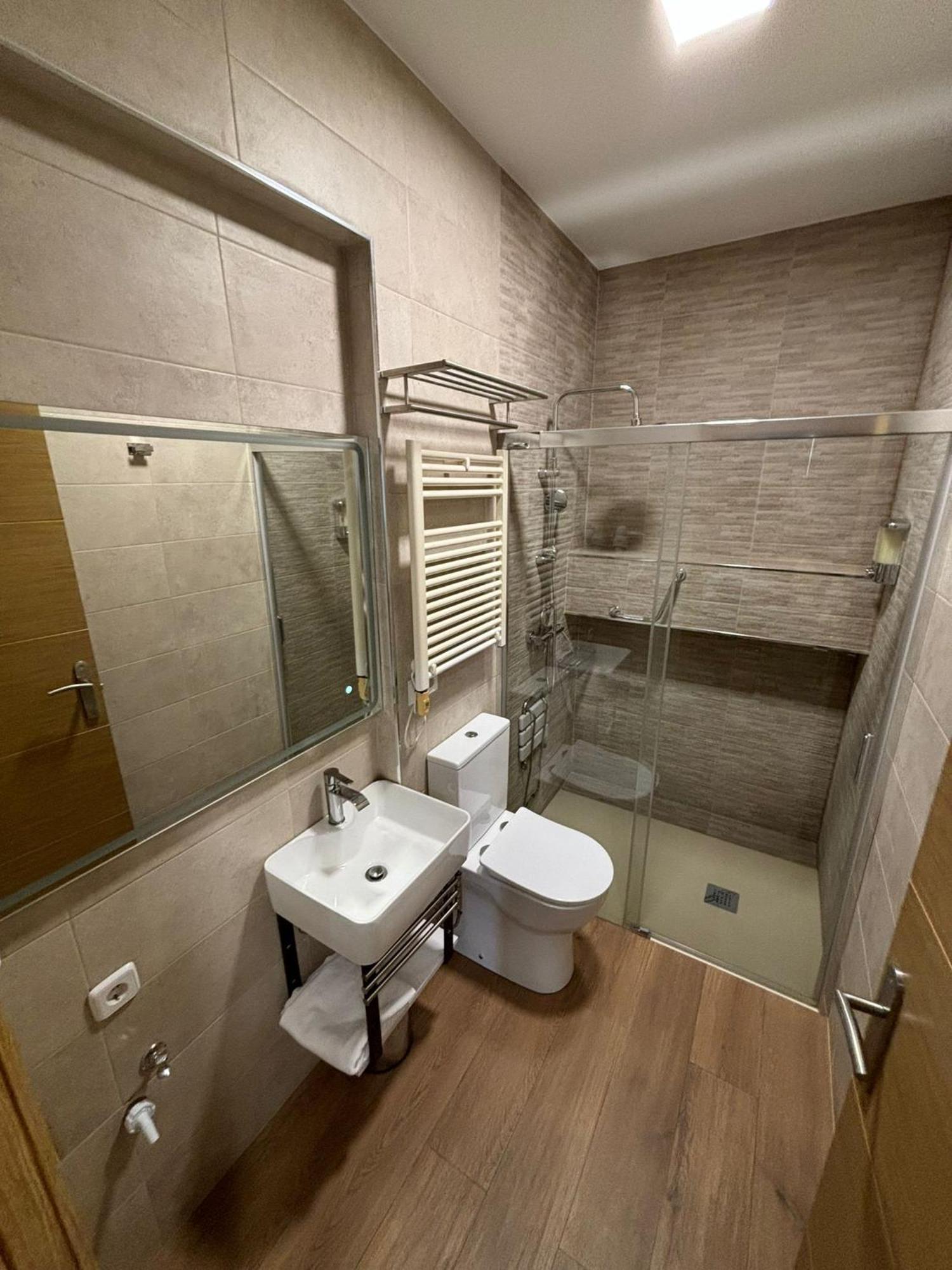 Apartamentos Deluxe Barajas Madrid Ngoại thất bức ảnh